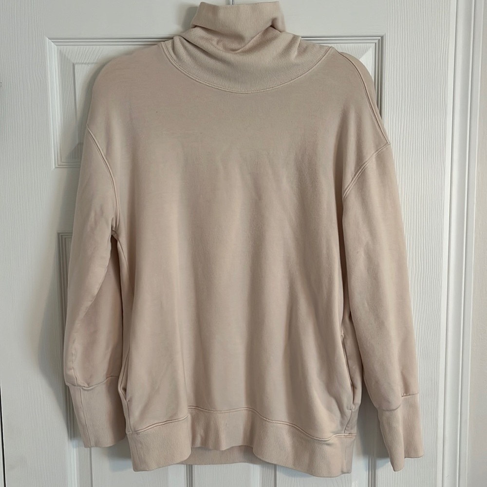 Athleta turtleneck sweatshirt with pockets size S